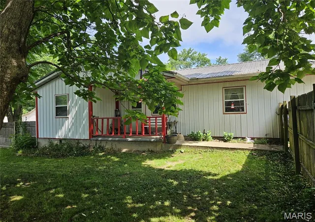 Homes for sale in Salem, MO | 904 W Third, Salem, MO 65560 | MLS# MIS26012772
