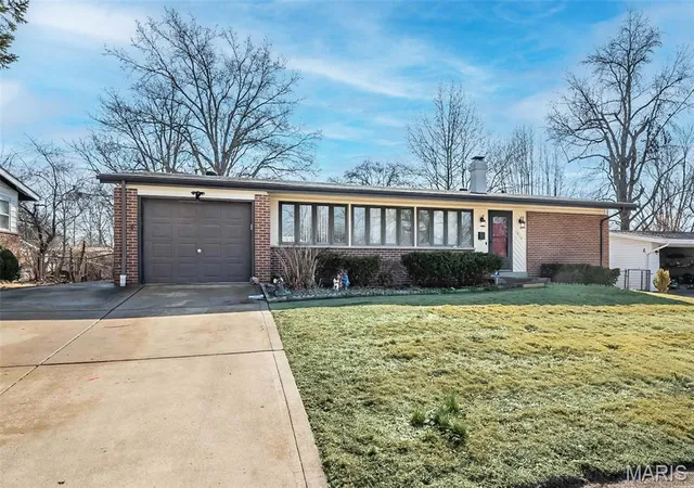 3rd image of 1610 Horseshoe Dr, Florissant, MO 63033 | MLS# MIS26012889