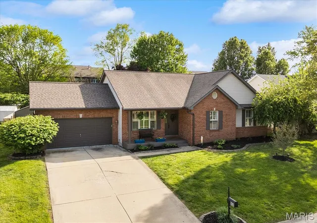 Homes for sale in Fairview Heights, IL | 958 Northwestern Ave, Fairview Heights, IL 62208 | MLS# MIS26012893