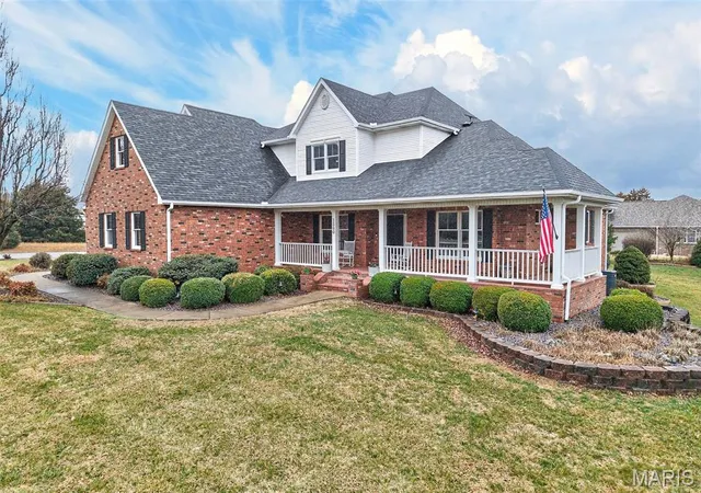 Homes for sale in Lebanon, MO | 1550 Cedar Lawn Dr, Lebanon, MO 65536 | MLS# MIS26013015
