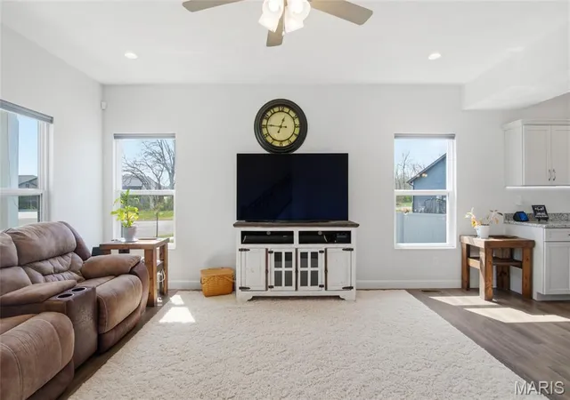 Homes for sale in Mascoutah, IL | 1232 Winding Oaks Ln, Mascoutah, IL 62258 | MLS# MIS26013018