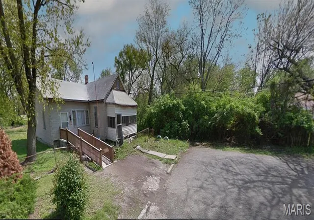 Homes for sale in East Saint Louis, IL | 3027 College Ave, East Saint Louis, IL 62205 | MLS# MIS26013037
