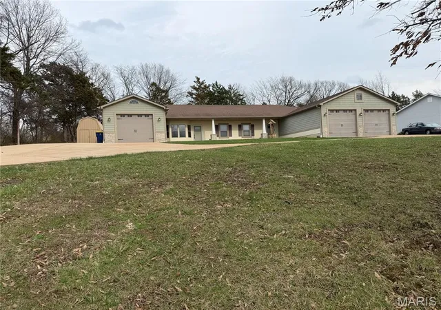 Homes for sale in De Soto, MO | 1510 Villa Dr, De Soto, MO 63020 | MLS# MIS26013042