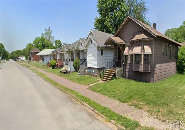 Homes for sale in East Saint Louis, IL | 1915 College Ave, East Saint Louis, IL 62205 | MLS# MIS26013057