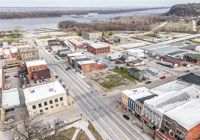 Homes for sale in Hannibal, MO | 403 Broadway, Hannibal, MO 63401 | MLS# MIS26013122