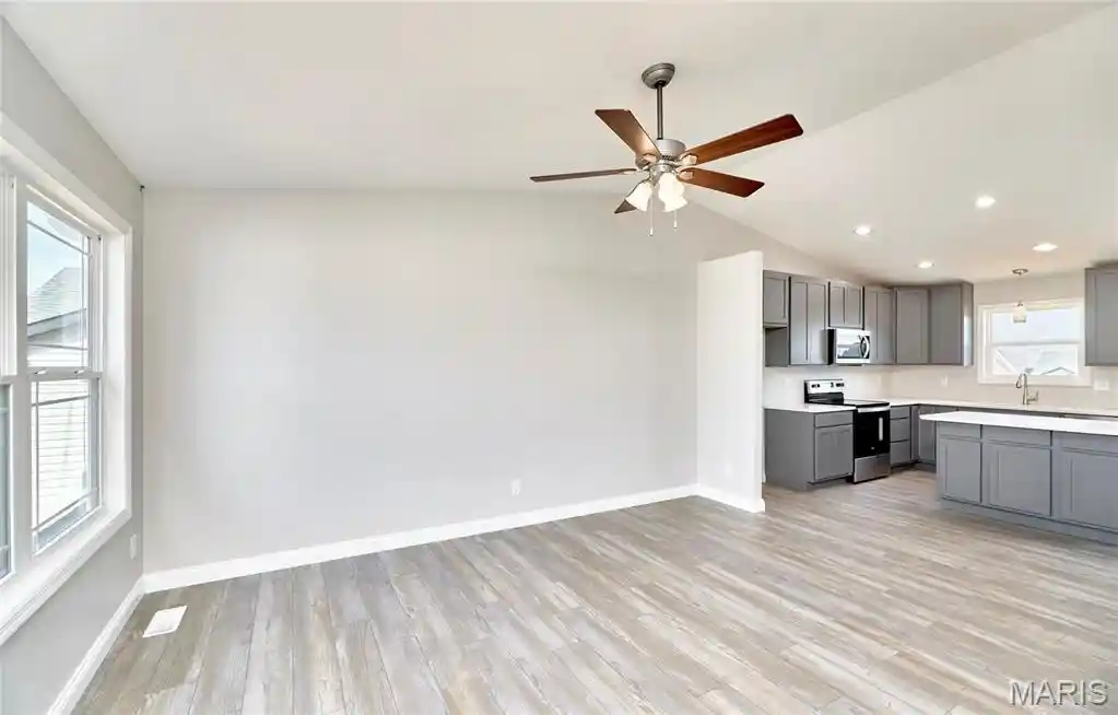 Photo 3 of Single family home for sale at 28545 Shallow Water Rd, Warrenton, MO 63383 | MLS# MIS26013181 | Listing updated on 2026-10-25