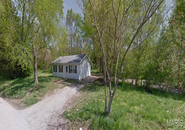 Photo 2 of Single family home for sale at 138 Amelia Dr, East Saint Louis, IL 62206 | MLS# MIS26013188 | Listing updated on 2026-04-16