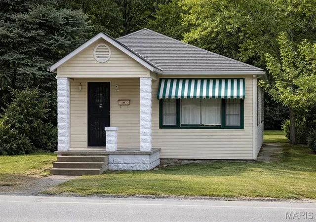 Homes for sale in East Saint Louis, IL | 2708 Missouri Ave, East Saint Louis, IL 62205 | MLS# MIS26013192