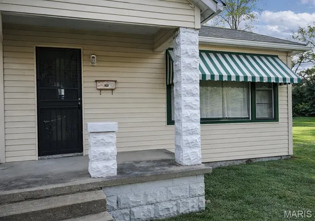 Homes for sale in East Saint Louis, IL | 2708 Missouri Ave, East Saint Louis, IL 62205 | MLS# MIS26013192