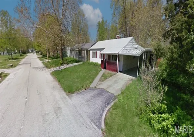 Photo 2 of Single family home for sale at 37 Saint Lambert, East Saint Louis, IL 62206 | MLS# MIS26013194 | Listing updated on 2026-09-25