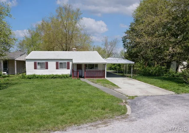 Photo 3 of Single family home for sale at 37 Saint Lambert, East Saint Louis, IL 62206 | MLS# MIS26013194 | Listing updated on 2026-09-25