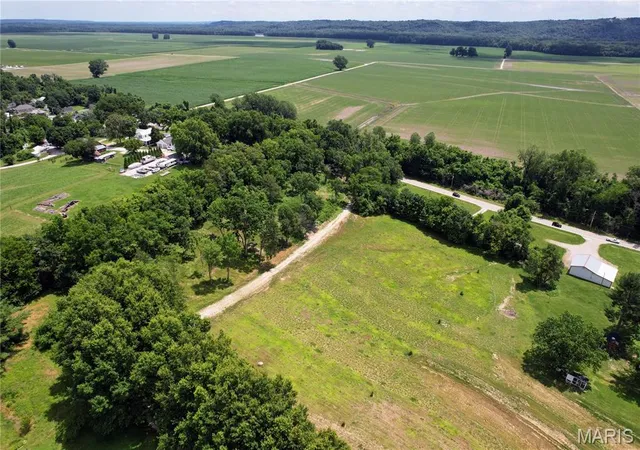 4th image of 3077 S Hwy 94, Defiance, MO 63341 | MLS# MIS26013210