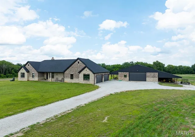 Homes for sale in Perry, MO | 27650 Iowa Road, Perry, MO 63462 | MLS# MIS26013240
