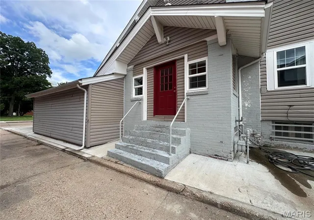 Homes for sale in Sikeston, MO | 203 N Kingshighway #A & B, Sikeston, MO 63801 | MLS# MIS26013249