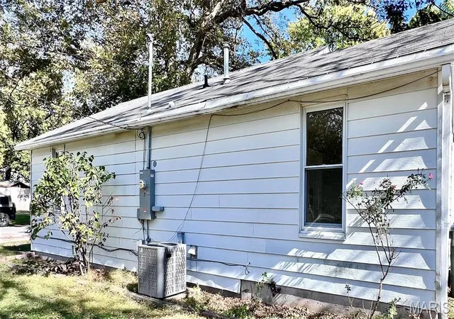 Photo 2 of Single family home for sale at 604 Kaskaskia St, New Athens, IL 62264 | MLS# MIS26013338 | Listing updated on 2026-07-20