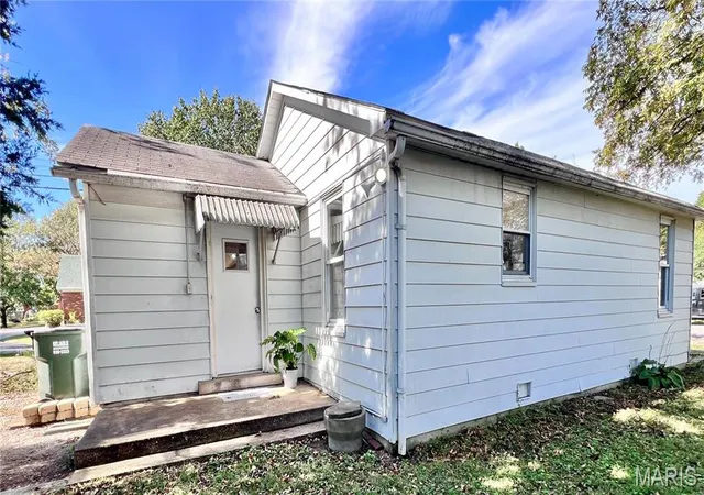 Photo 3 of Single family home for sale at 604 Kaskaskia St, New Athens, IL 62264 | MLS# MIS26013338 | Listing updated on 2026-07-20