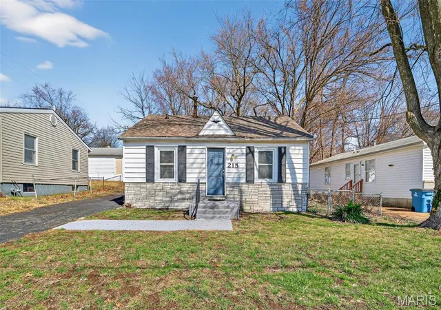 Photo 3 of Single family home for sale at 215 Ryan Ave, Saint Louis, MO 63135 | MLS# MIS26013443 | Listing updated on 2026-08-25