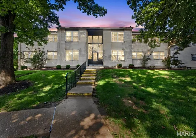 Homes for sale in Ballwin, MO | 149 Cumberland Park Ct #H, Ballwin, MO 63011 | MLS# MIS26013446
