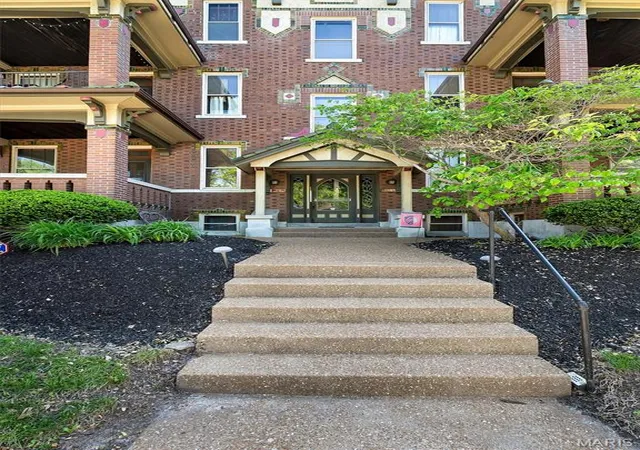 2nd image of 3548 Victor St #2W, St Louis, MO 63104 | MLS# MIS26013452
