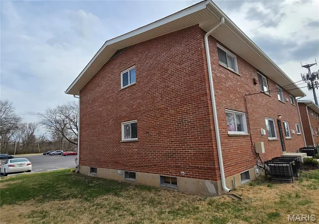 3rd image of 2 Bruce Dr, Florissant, MO 63031 | MLS# MIS26013467