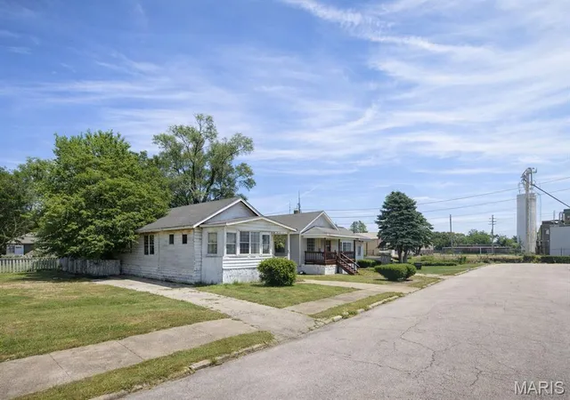 Homes for sale in East Saint Louis, IL | 1919 Ohio Ave, East Saint Louis, IL 62205 | MLS# MIS26013599