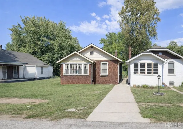 Homes for sale in East Saint Louis, IL | 1511 College Ave, East Saint Louis, IL 62205 | MLS# MIS26013603