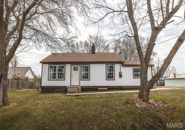 Homes for sale in Dixon, MO | 303 S Pine St, Dixon, MO 65459 | MLS# MIS26013648