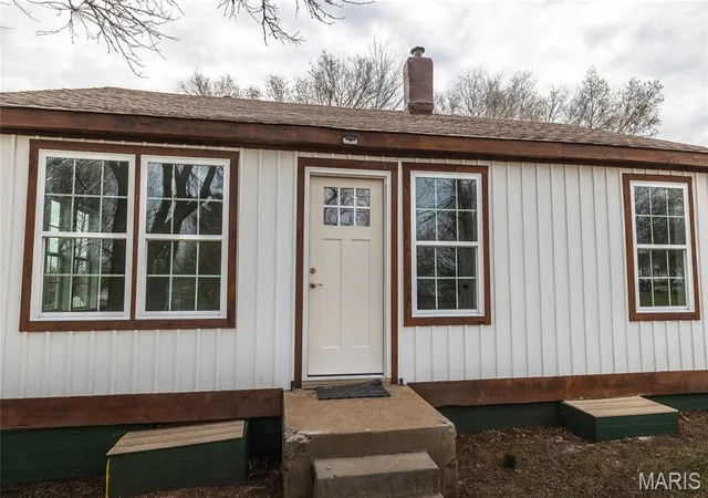 Homes for sale in Dixon, MO | 303 S Pine St, Dixon, MO 65459 | MLS# MIS26013648