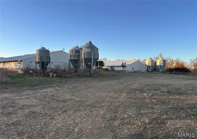 Photo 4 of Sale Pending at 12784 Hwy 28 W, Vienna, MO 65582 | MLS# MIS26013676 | Listing updated on 2026-10-08