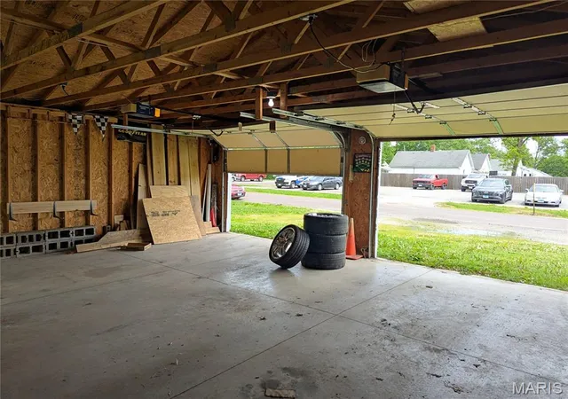 Photo 3 of Single family home for sale at 701 White Ave, Greenville, IL 62246 | MLS# MIS26013814 | Listing updated on 2026-09-01