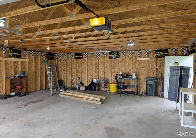 Photo 4 of Single family home for sale at 701 White Ave, Greenville, IL 62246 | MLS# MIS26013814 | Listing updated on 2026-09-01