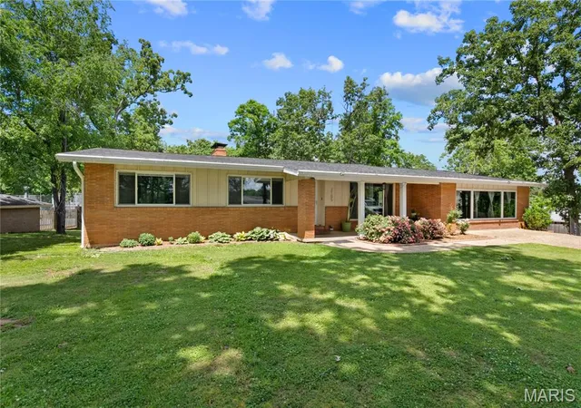 Photo 1 of Sale Pending at 2105 Jackson Rd, Poplar Bluff, MO 63901 | MLS# MIS26014086 | Listing updated on 2026-09-16