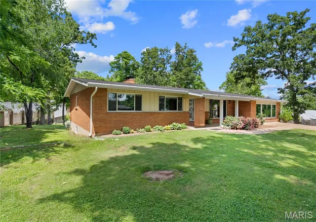 Photo 2 of Sale Pending at 2105 Jackson Rd, Poplar Bluff, MO 63901 | MLS# MIS26014086 | Listing updated on 2026-09-16
