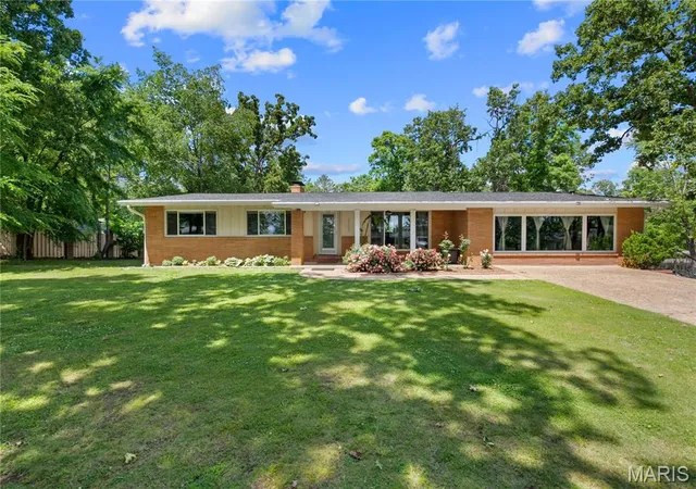 Photo 3 of Sale Pending at 2105 Jackson Rd, Poplar Bluff, MO 63901 | MLS# MIS26014086 | Listing updated on 2026-09-16