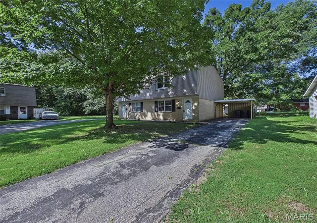 Photo 2 of Multi family home for sale at 6 Kings Ct, Swansea, IL 62226 | MLS# MIS26014328 | Listing updated on 2026-08-26