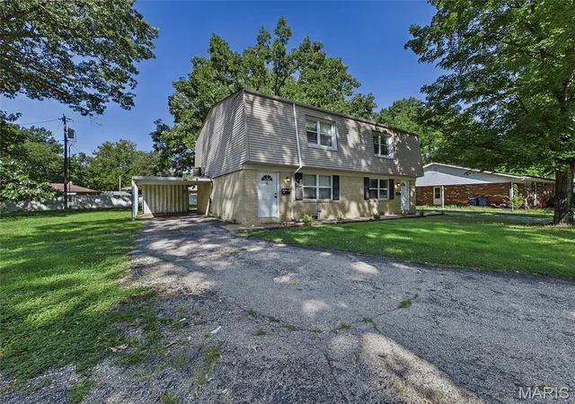 Photo 3 of Multi family home for sale at 6 Kings Ct, Swansea, IL 62226 | MLS# MIS26014328 | Listing updated on 2026-08-26