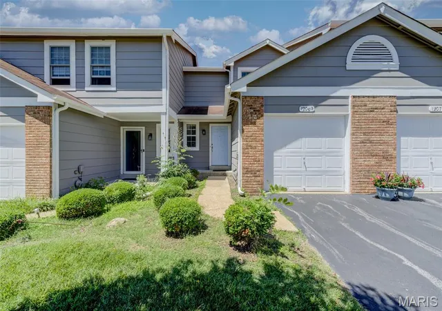 Homes for sale in Maryland Heights, MO | 12069 Autumn Lakes Dr, Maryland Heights, MO 63043 | MLS# MIS26014395