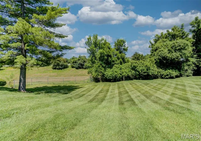 Homes for sale in Maryland Heights, MO | 12069 Autumn Lakes Dr, Maryland Heights, MO 63043 | MLS# MIS26014395