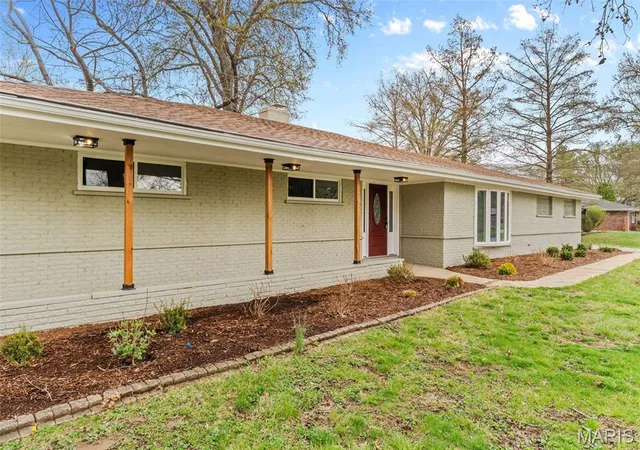 3rd image of 26 Castle Dr, Florissant, MO 63034 | MLS# MIS26014486
