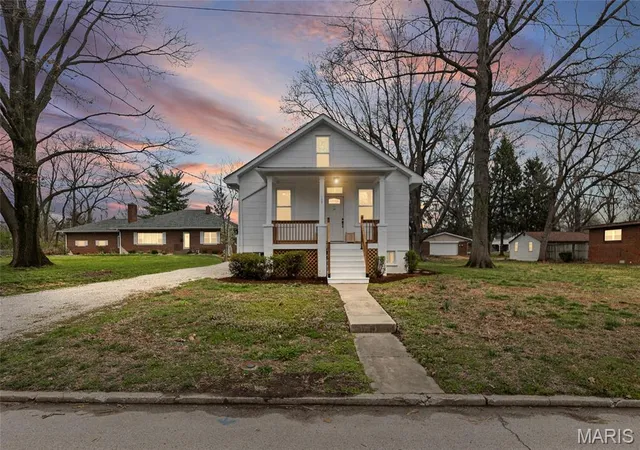 Homes for sale in Belleville, IL | 109 S 38th St, Belleville, IL 62226 | MLS# MIS26014548