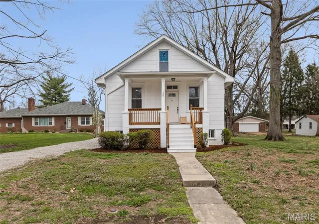 Homes for sale in Belleville, IL | 109 S 38th St, Belleville, IL 62226 | MLS# MIS26014548