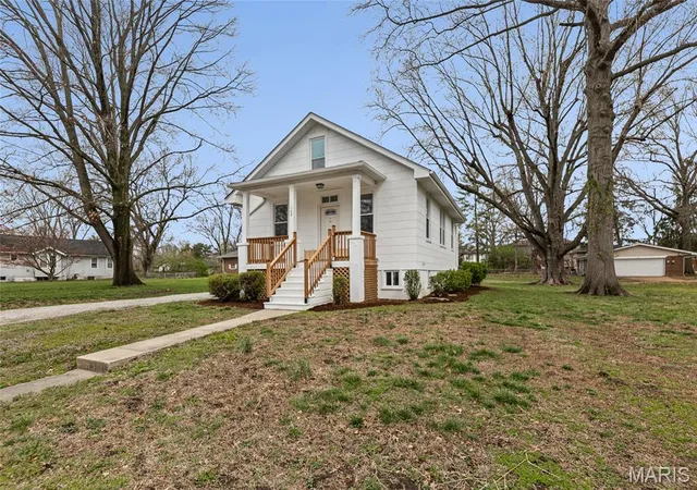 Homes for sale in Belleville, IL | 109 S 38th St, Belleville, IL 62226 | MLS# MIS26014548