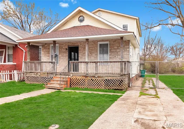 Homes for sale in East Saint Louis, IL | 532 N 27th St, East Saint Louis, IL 62205 | MLS# MIS26014593