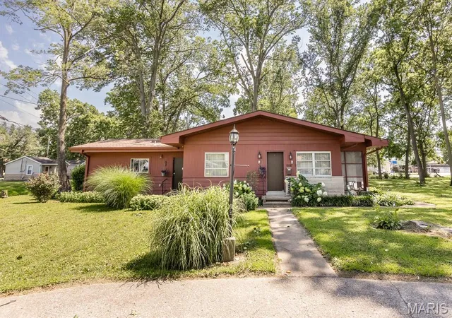 Homes for sale in Mascoutah, IL | 1018 W Green St, Mascoutah, IL 62258 | MLS# MIS26014643