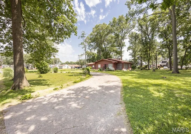 Homes for sale in Mascoutah, IL | 1018 W Green St, Mascoutah, IL 62258 | MLS# MIS26014643