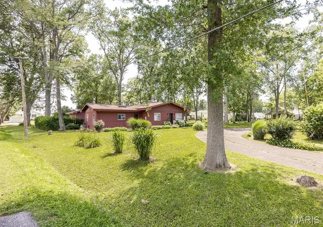 Homes for sale in Mascoutah, IL | 1018 W Green St, Mascoutah, IL 62258 | MLS# MIS26014643
