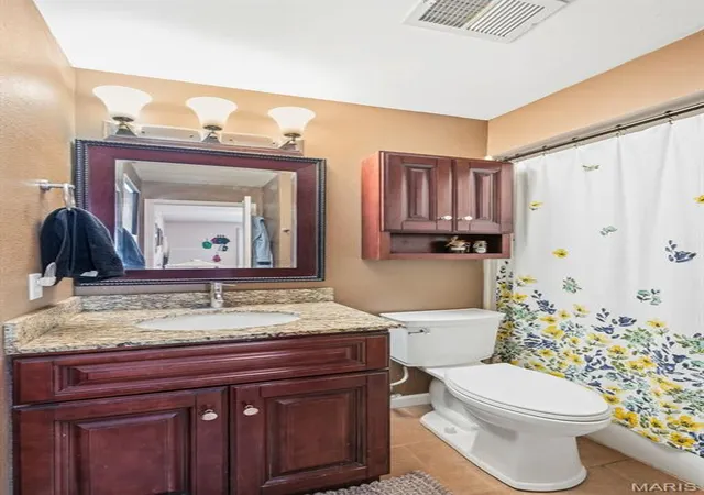 2nd image of 978 Windstream Dr, St Peters, MO 63376