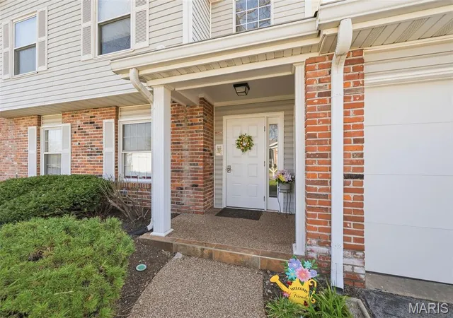 3rd image of 978 Windstream Dr, St Peters, MO 63376