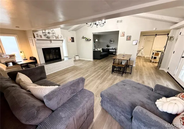 4th image of 710 Central Pkwy, Florissant, MO 63031 | MLS# MIS26014886