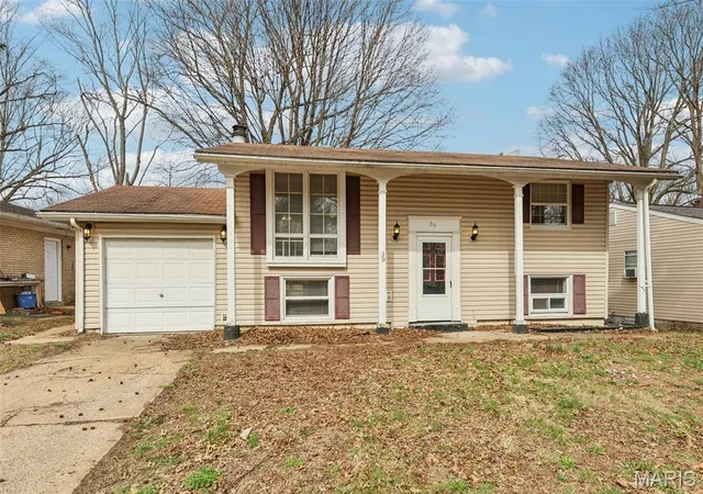 Homes for sale in Fairview Heights, IL | 39 Potomac Dr, Fairview Heights, IL 62208 | MLS# MIS26014958